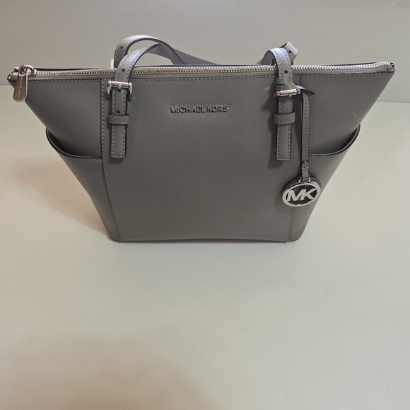 Michael Kors Jet Set East/West Tote Pearl Gray - Picture 7 of 14